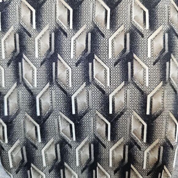 Pierre Cardin Necktie Geometric Black‎ & Beige All Silk Made In USA 4"x59" - Picture 9 of 9